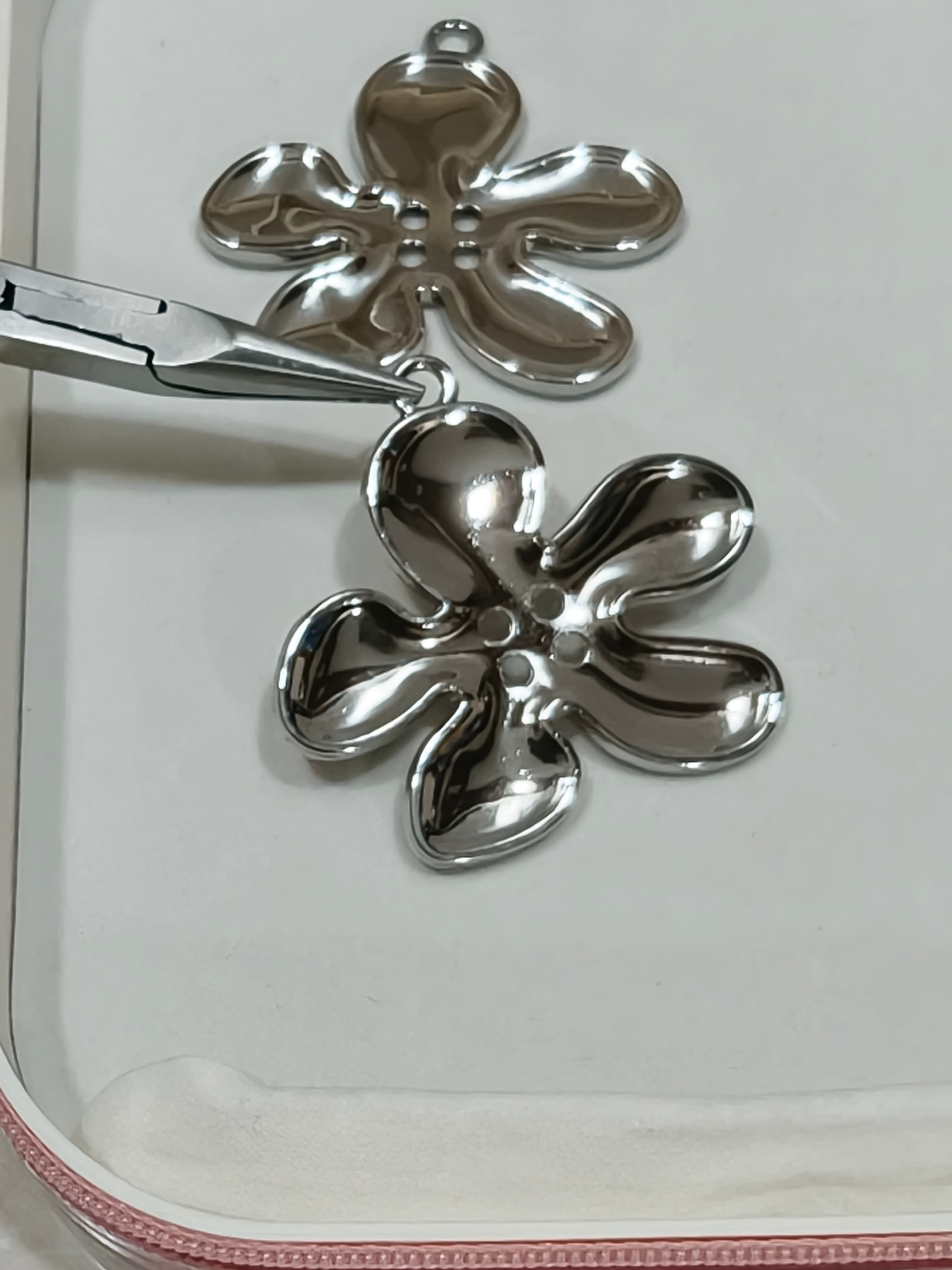 Button flower charm