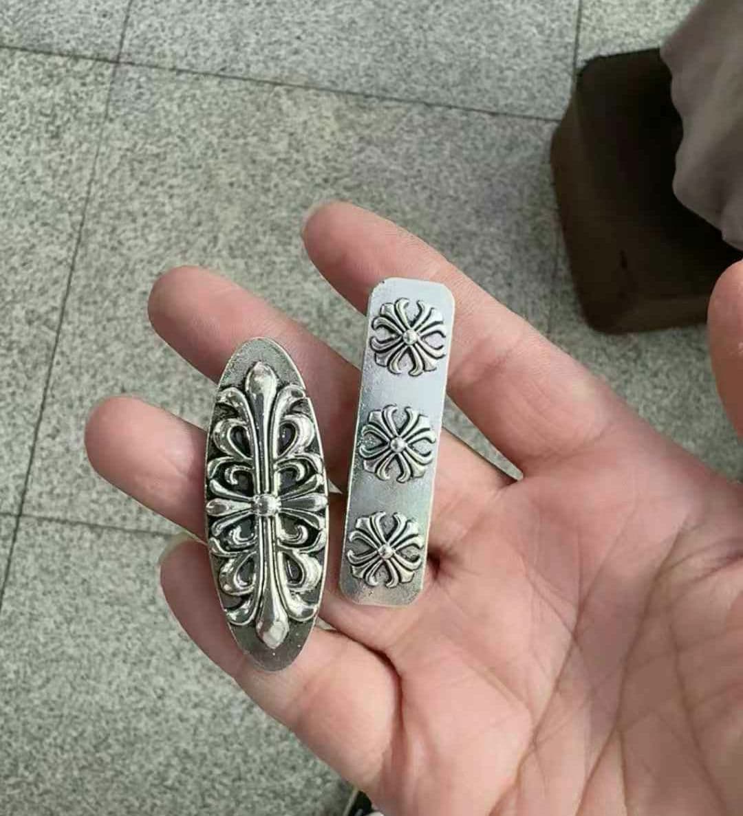 Crome heart hair clip pair