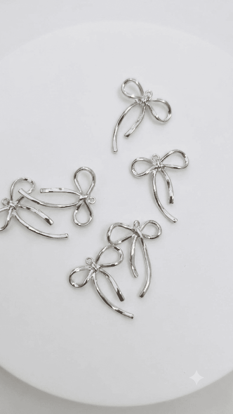 Bow charm